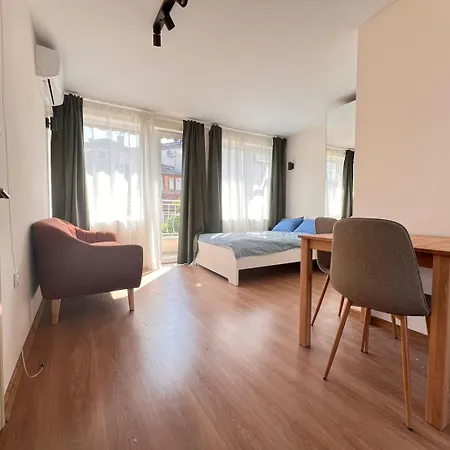 Апартаменти Sunny Nest Варна